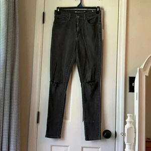 Levi’s High Rise Skinny Jean with Ripped Knees